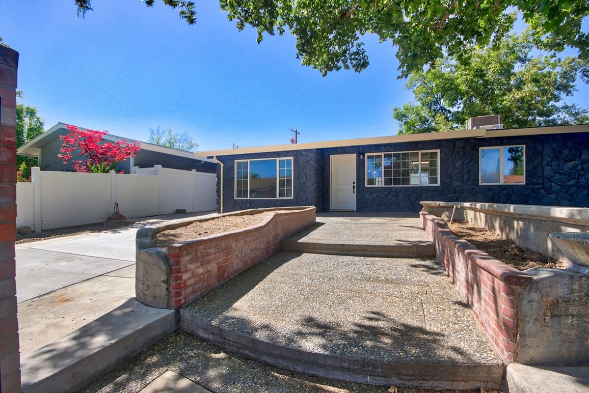 Angela Fraire - Realtor Casa Magna Realty, California homefinders
