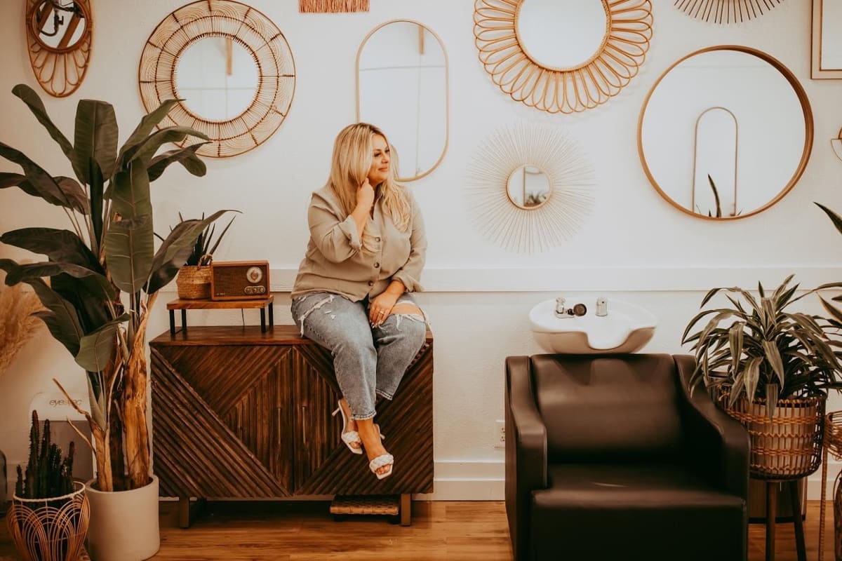Blondie Salon Suite