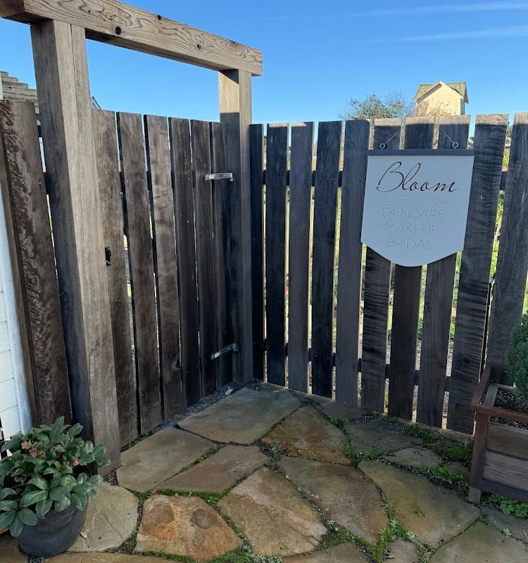 Bloom Mendo - Skincare & Makeup
