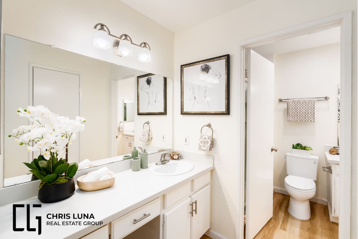 Chris Luna - COMPASS REALTOR® DRE #01833730