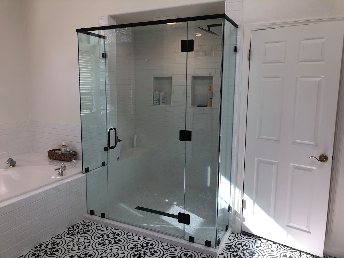 D & D Glassworks Inc