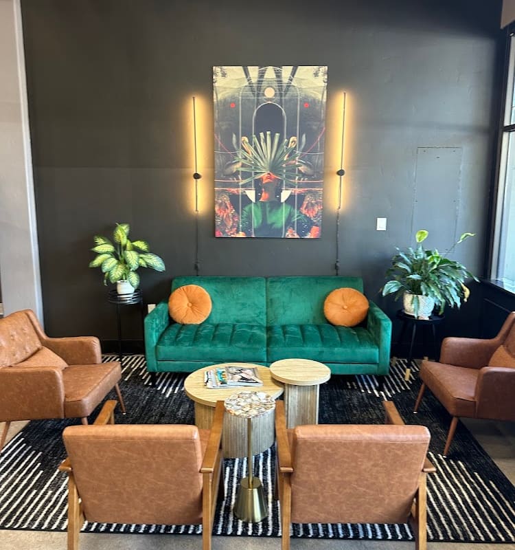 E street salon
