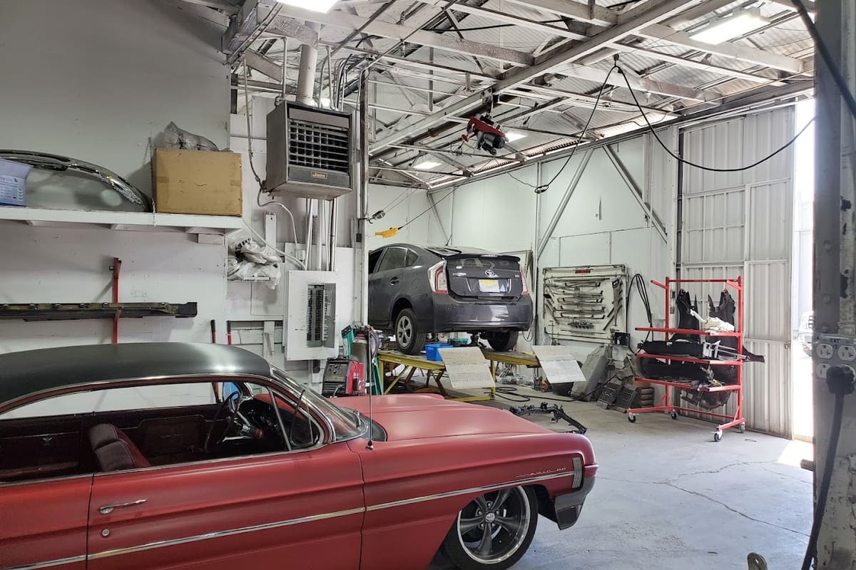 Eddie's Lincoln Auto Body