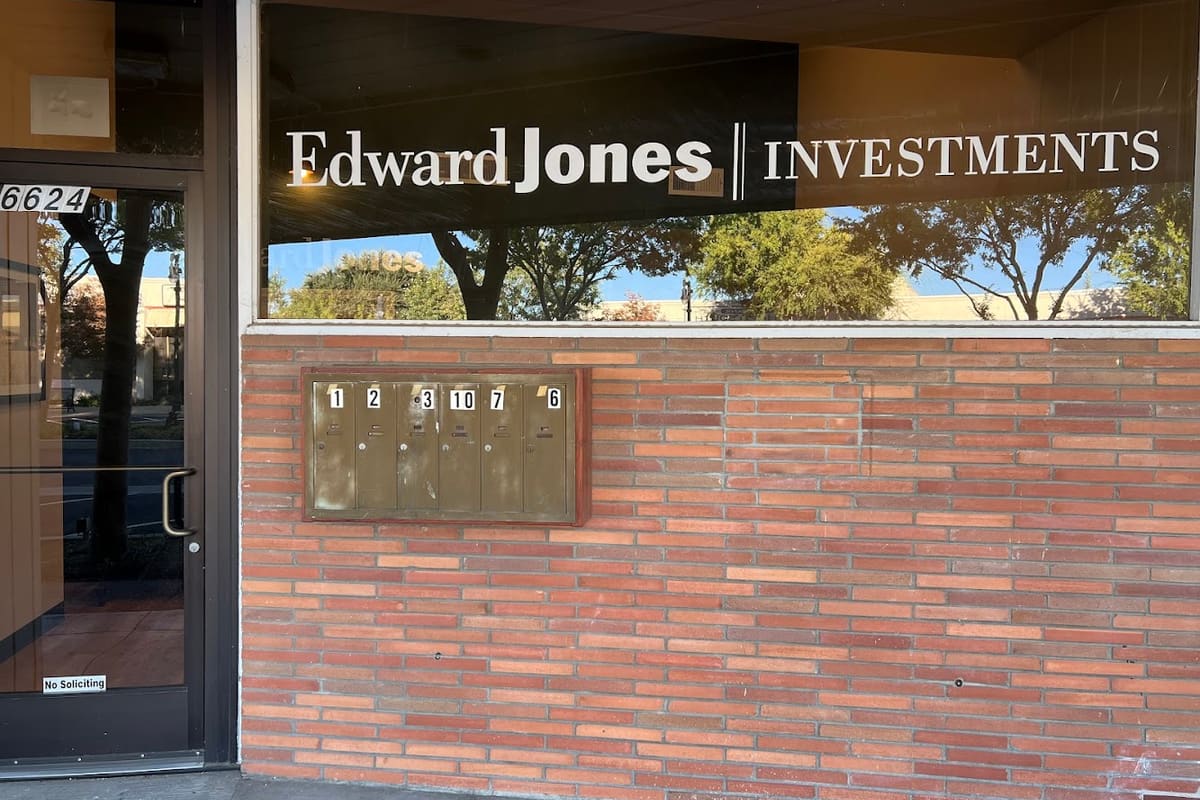 Edward Jones - Financial Advisor: Clay Fegett
