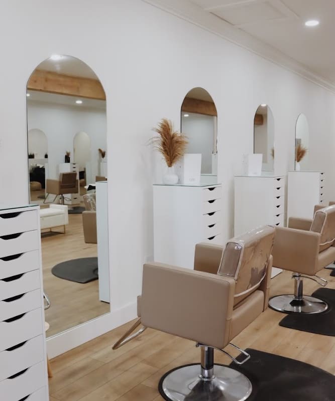 FIFTH & BLONDE SALON
