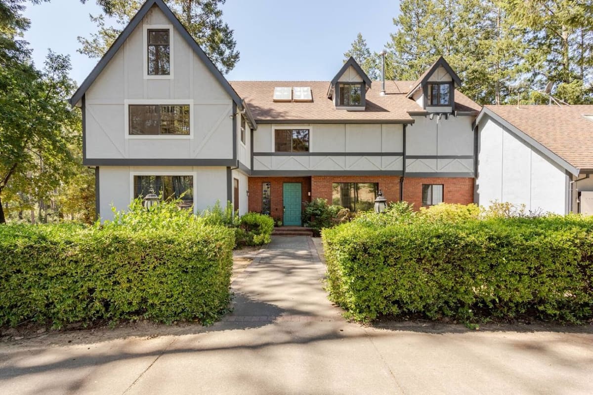 Howell Mountain Estate
