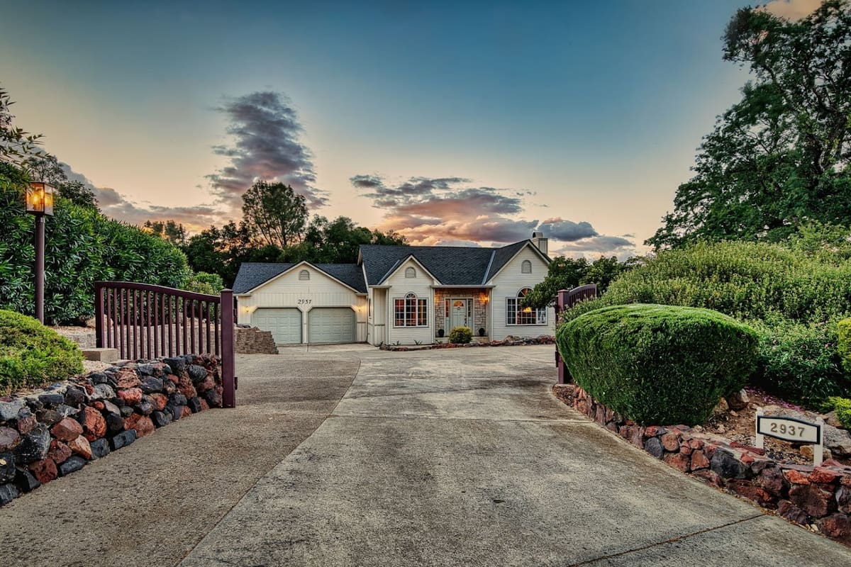 Iris Angeleri Realtor- Pivniska Real Estate Group