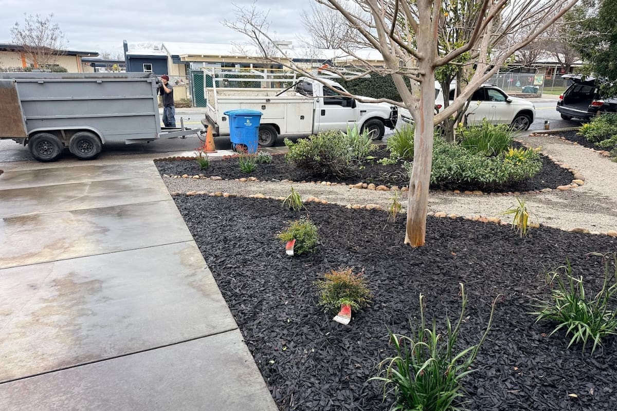 J & R Landscaping and Construction