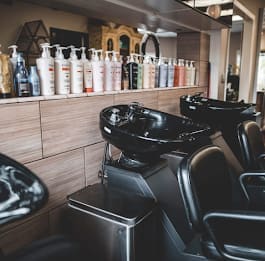 Má Belle Hair Salon / Clinical Skin Care