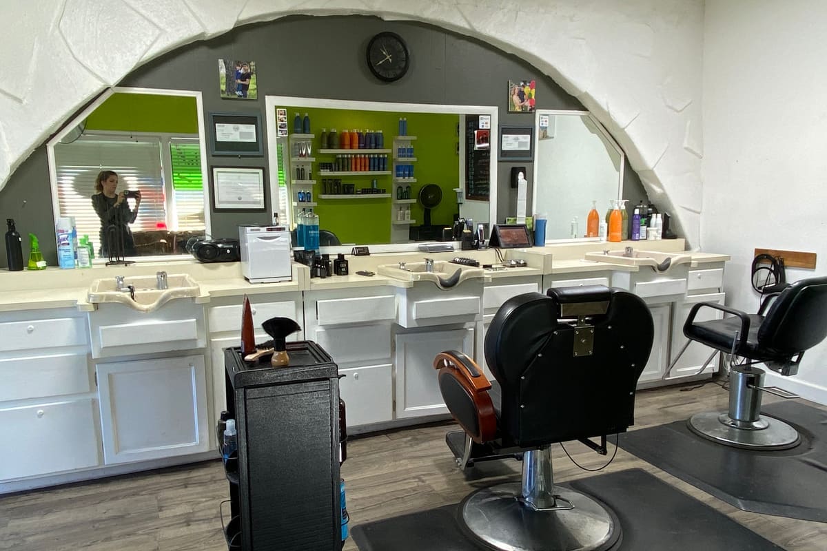 Natural beauty salon / Barber shop