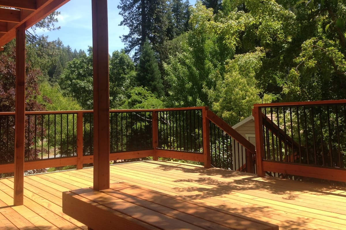 Petrie Fence & Deck Co.