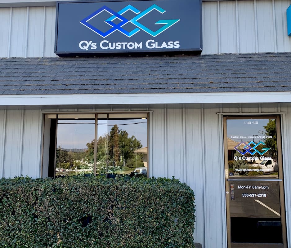 Q's Custom Glass
