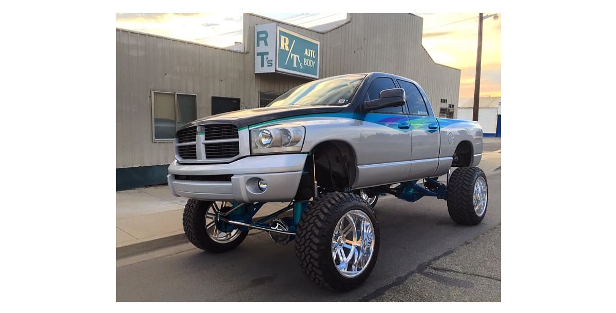 R T's Auto Body