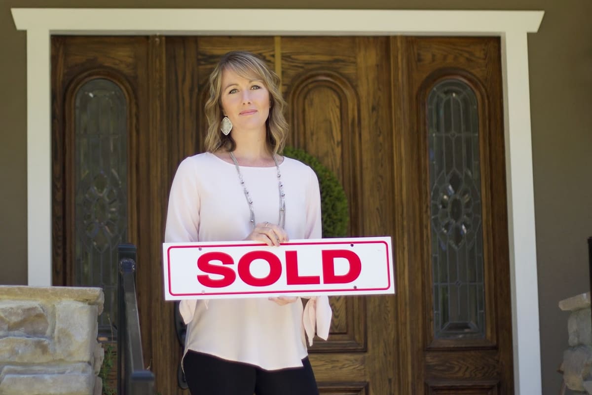 Robin Mellott - Gold Group Realty