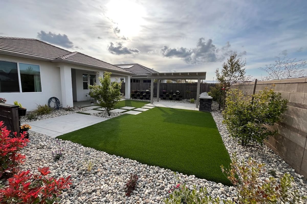 Uribes Landscaping