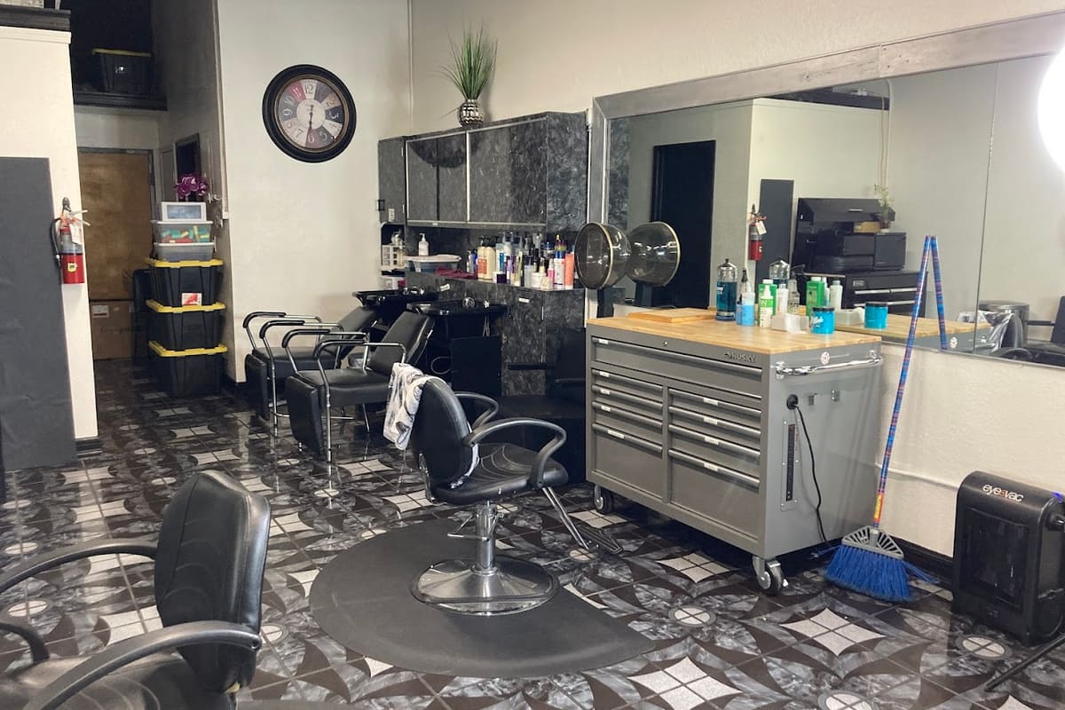 Versátil Salon and Barber Shop